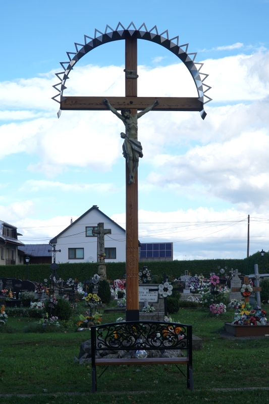 Obrázok centrálneho kríža na cintoríne